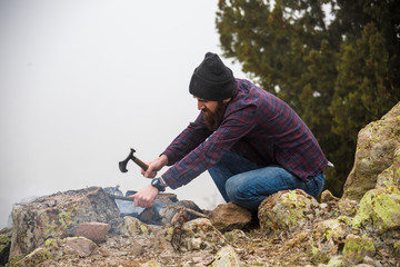 living conditions of man in mountain