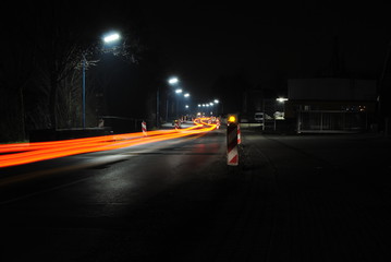 Hauptstraße bei Nacht
