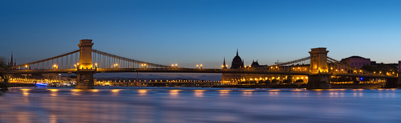 Fototapeta na wymiar Chain bridge in Budapest night view