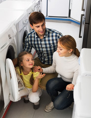 Fototapeta premium Family choosing washing machine