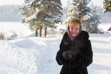 Fototapeta na wymiar Young russian woman outdoor in the winter.