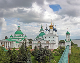 Fototapeta premium Rostov The Great. Spaso-Yakovlevsky Dimitriev monastery and lake Nero. Russia
