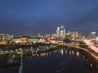 Obraz premium Schuylkill river at night - Philadelphia (Drone shot)