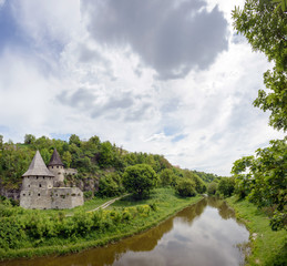 Fototapeta na wymiar old castle near river with cloudy sky