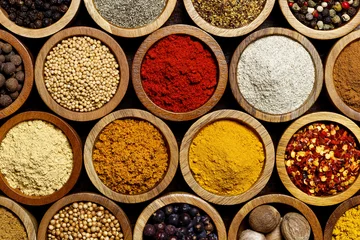 Foto op Plexiglas Background of arranged spices in small wood bowls from above. © Moving Moment