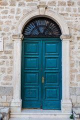 Fototapeta na wymiar old wooden green doors in Montenegro