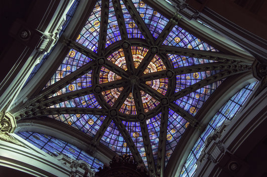 C&uacute;pula de cristal ecl&eacute;ctica.