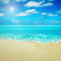 Fototapeta na wymiar Paradise beach with blank elegant sea view