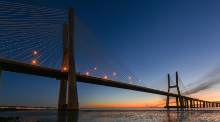 Obraz premium Ponte Vasco da Gama; Lissabon