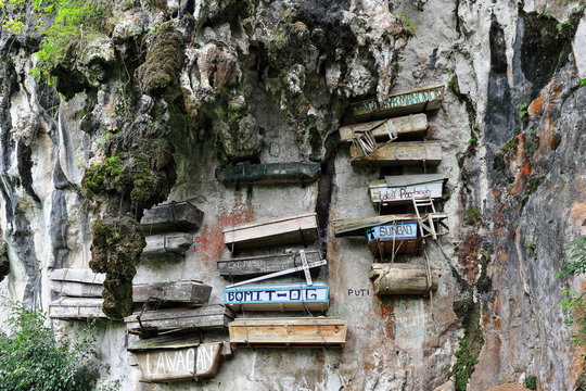 Hanging coffins of the Igorot indigenous people. Sagada-Mountain province-Philippines. 0229