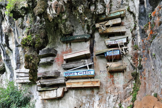 Hanging coffins of the Igorot indigenous people. Sagada-Mountain province-Philippines. 023