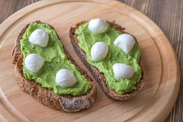Sandwiches with avocado paste and mozzarella