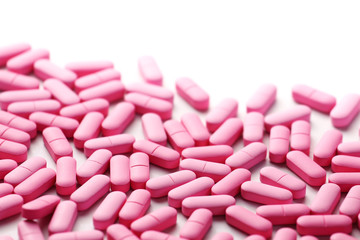 Obraz na płótnie Canvas Pink medicine pills on white