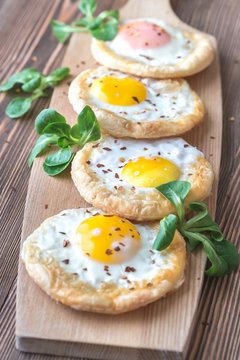 Baked eggs in puff pastry