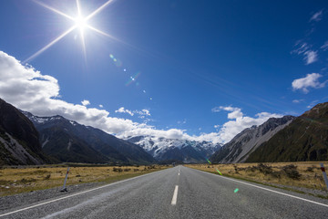 Naklejka premium Sun flare on the road to Mt Cook Village, New Zealand