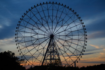 夕暮れと観覧車