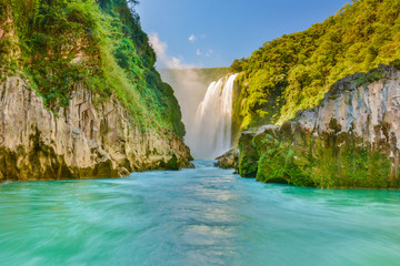 Fototapeta na wymiar Turquoise river and Tamul waterfall at Huasteca Potosina, Mexico