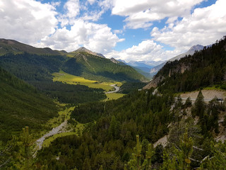 Fototapeta na wymiar Swiss national park views