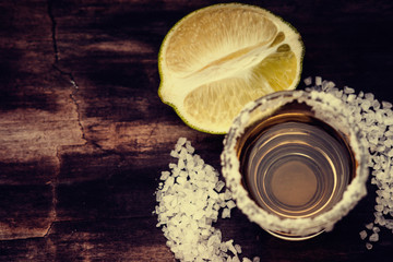 Obraz na płótnie Canvas Tequila shots with lime fruit and salt 