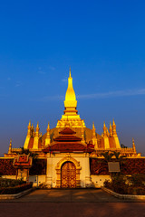 Naklejka premium ທາດຫຼວງ golden pagoda wat Phra That Luang in Vientiane