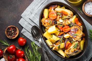 Chicken baked with vegetables.