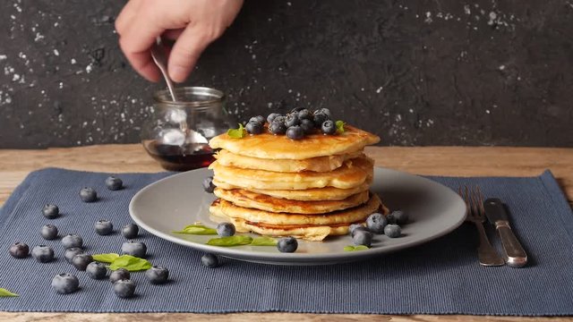 how to prepare fluffy pancakes with extra blueberry topping and syrup