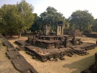 Fototapeta na wymiar Angkor Wat in Siem Reap, Cambodia. Ancient Khmer stone temple ruins in jungle forest