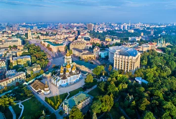 Keuken foto achterwand Kiev Luchtfoto van St. Michael Golden-Domed-klooster, Ministerie van Buitenlandse Zaken en de Sint-Sofiakathedraal in Kiev, Oekraïne