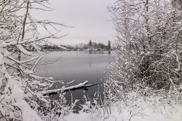 L'&eacute;tang du Gallardon &agrave; Vernouillet (Yvelines) sous la neige