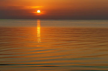 Obraz premium Sunset over the water.