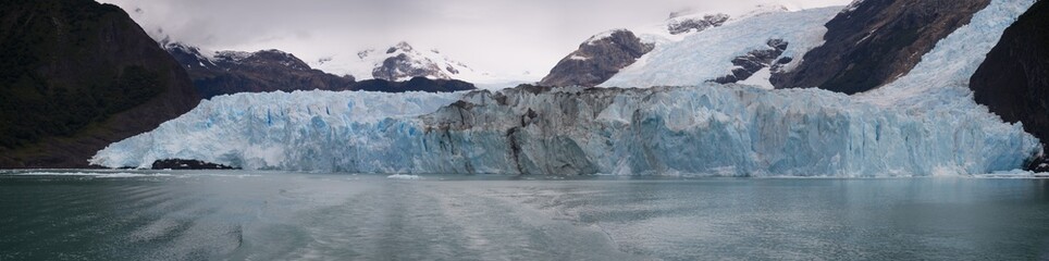 Fototapeta na wymiar Panoramic of the Spegazzini glacier in Argentina