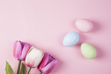 Fototapeta na wymiar Easter eggs with tulips