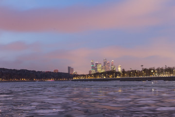 Fototapeta premium Moscow river. Winter twilight. Vorobyovy Gory Park