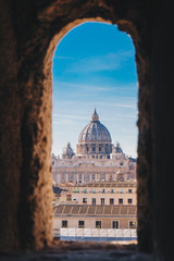 Naklejka premium Widok Watykan i Bazylika Świętego Piotra z Castel Sant`Angelo, Włochy