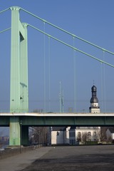 Pylon Ost Mülheimer Brücke