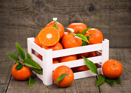 Fresh tangerine in the crate