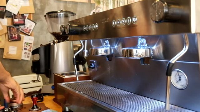How to Make Espresso With an Espresso Machine