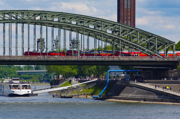 Hohenzollernbrücke in Köln