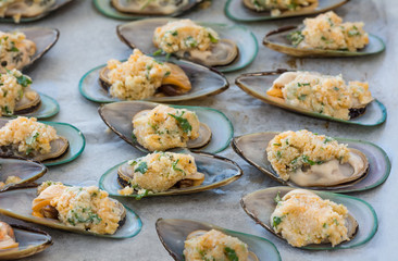 Mussels with Parmesan cheese in a cooking pan