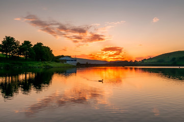 Obraz premium sunset over the lake