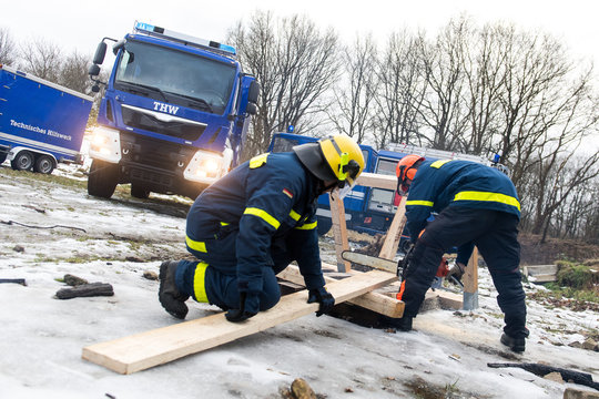 Einsatzkr&auml;fte des THW - Bundesanstalt Technisches Hilfswerk