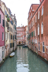 Fototapeta na wymiar View of the channels and old palaces in Venice in the morning - 8