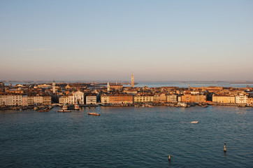 Fototapeta na wymiar Bacino di San Marco a Venezia visto dall'alto