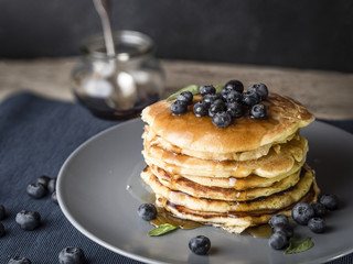 how to make pancakes with blueberry topping
