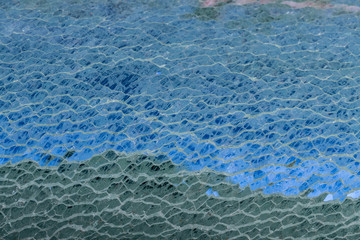 Glasabfälle im Container