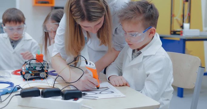 Woman teaches child to use a 3D pen