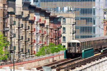 Fototapeta premium NYC Uptown Elevated Train