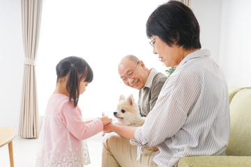 故郷に帰省する子供