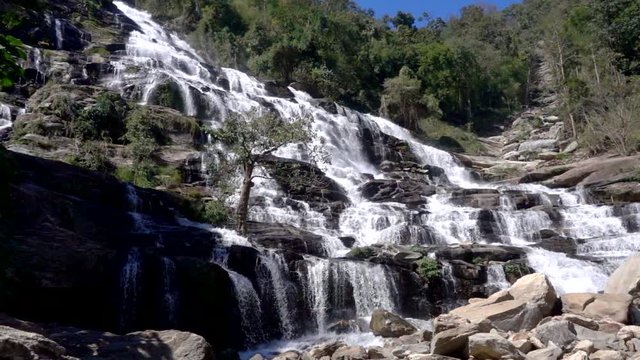 Mae ya Waterfall in Slow motion.