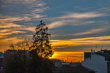 Al amanecer